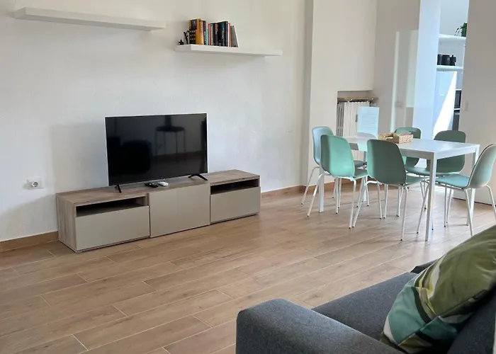 New With Balcony, Isola Bosco Verticale