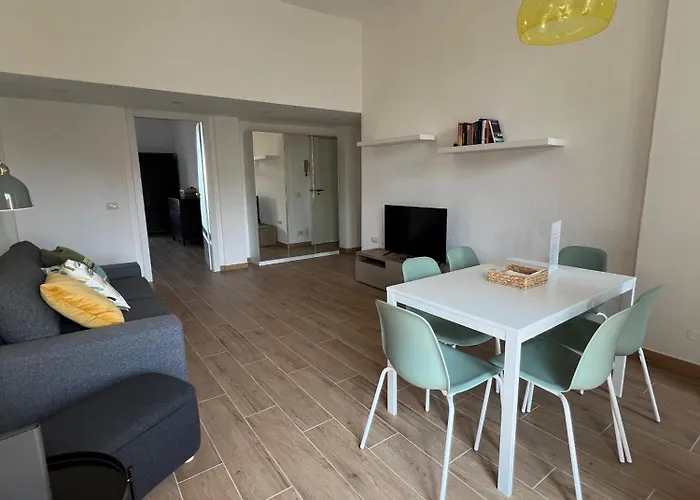 New With Balcony, Isola Bosco Verticale